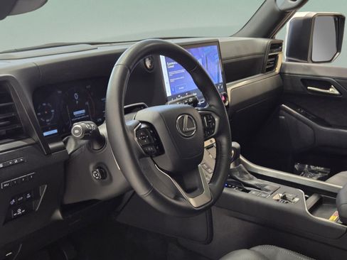Used 2024 Lexus GX 550 w/ Accessory Package (2T) AWD/4WD image 10