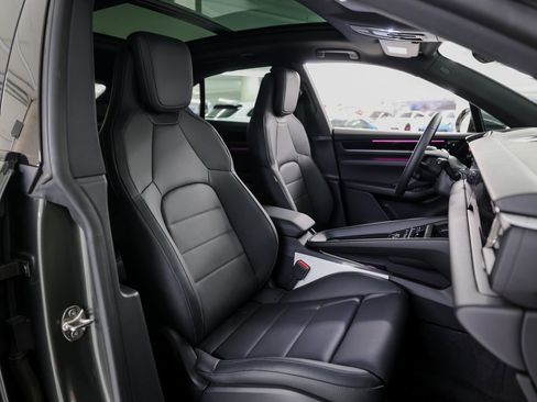 New 2025 Porsche Macan Electric image 30