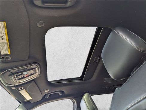 Used 2023 Jeep Grand Cherokee Altitude image 15