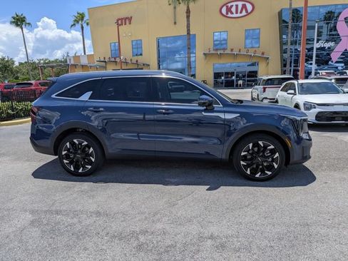 Used 2025 Kia Sorento SX FWD image 6