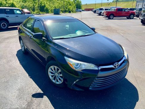 Used 2017 Toyota Camry LE FWD image 2