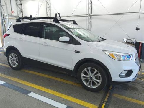 Used 2019 Ford Escape SE FWD image 3