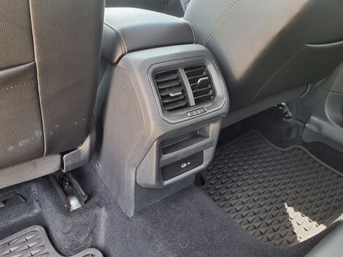 Used 2022 Volkswagen Taos SE FWD image 22