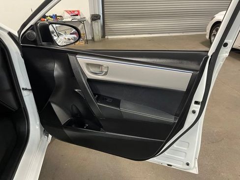 Used 2016 Toyota Corolla LE FWD image 12
