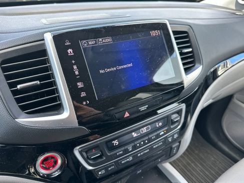 Used 2016 Honda Pilot Touring image 11