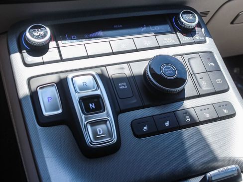 Certified 2024 Hyundai Palisade Limited FWD image 33