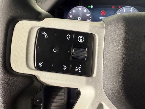Used 2025 Land Rover Defender 110 S image 13