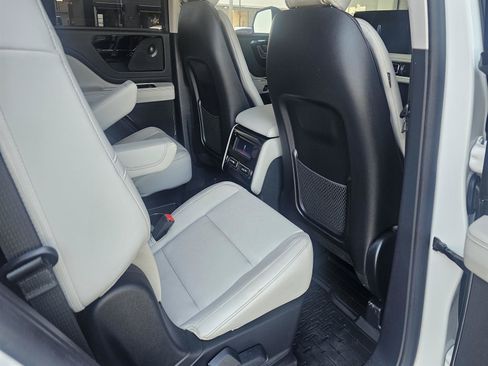 Used 2025 Lincoln Aviator 2WD w/ Jet Appearance Package image 12