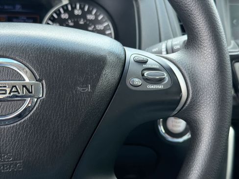 Used 2020 Nissan Pathfinder S image 25