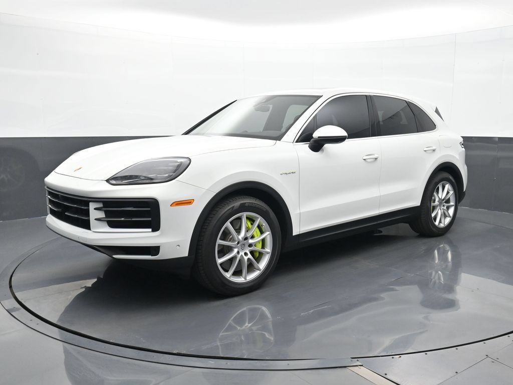 Certified 2024 Porsche Cayenne AWD/4WD image 1