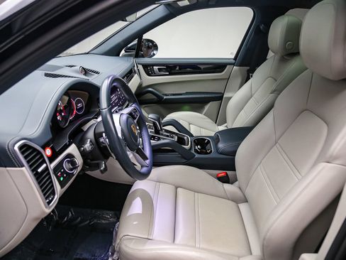 Certified 2023 Porsche Cayenne AWD/4WD image 22