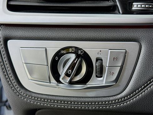 Used 2021 BMW 750i xDrive w/ Executive Package image 10