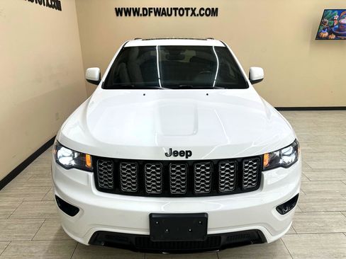 Used 2019 Jeep Grand Cherokee Altitude image 4