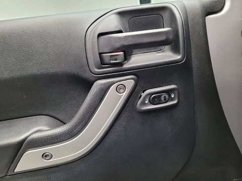 Used 2018 Jeep Wrangler Unlimited Sahara AWD/4WD image 27