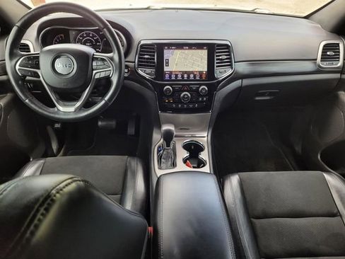 Used 2019 Jeep Grand Cherokee Altitude image 12