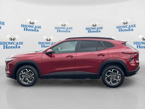 Used 2025 Chevrolet Trax LT w/ Driver Confidence Package image 4