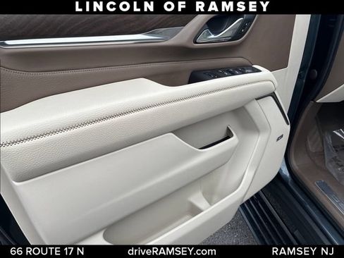 Used 2021 GMC Yukon Denali w/ Denali Ultimate Package AWD/4WD image 12