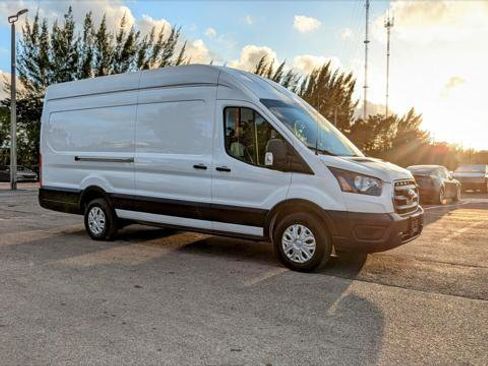 Used 2022 Ford E-Transit 148 High Roof Extended image 11