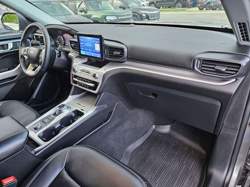 Used 2024 Ford Explorer XLT w/ Equipment Group 202A image 34