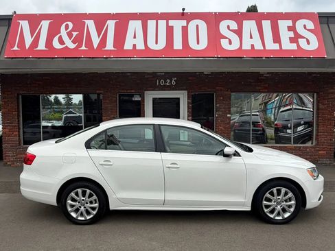 Used 2013 Volkswagen Jetta SE FWD image 2