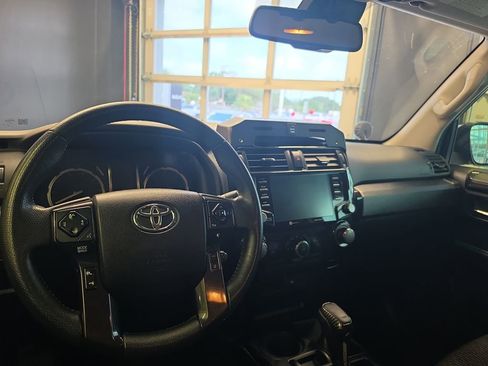 Used 2020 Toyota 4Runner TRD Off-Road AWD/4WD image 18
