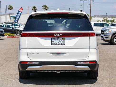 Used 2024 Kia Carnival SX FWD image 9
