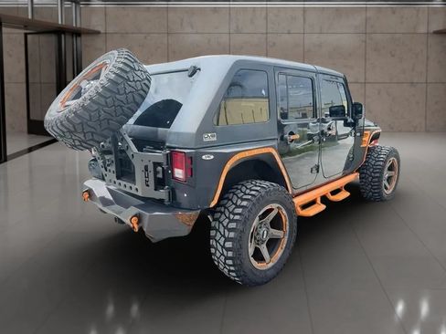 Used 2017 Jeep Wrangler Unlimited Rubicon w/ Connectivity Group AWD/4WD image 3