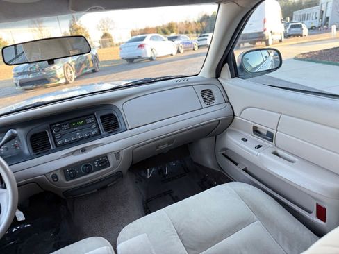 Used 2004 Ford Crown Victoria Police Interceptor image 25