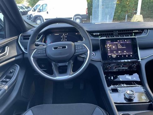 New 2025 Jeep Grand Cherokee L Altitude image 22