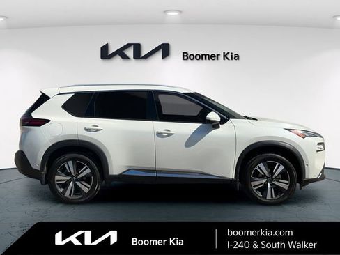 Used 2023 Nissan Rogue SL w/ SL Premium Package image 4