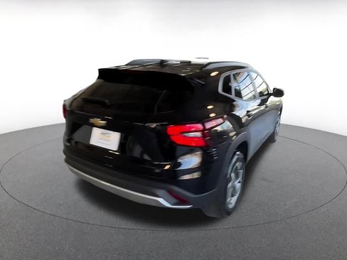 Used 2025 Chevrolet Trax LT image 13