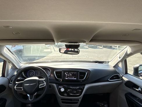 Used 2023 Chrysler Voyager LX image 11