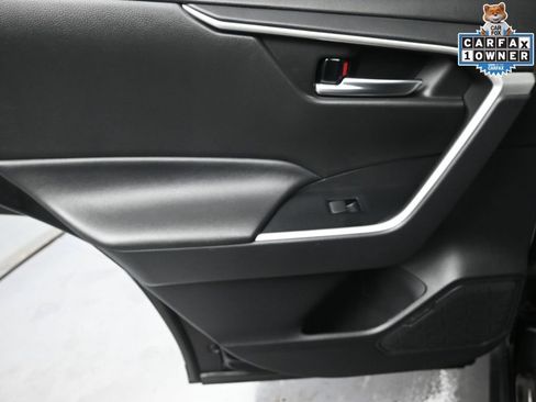 Used 2021 Toyota RAV4 XLE w/ Convenience Package image 23