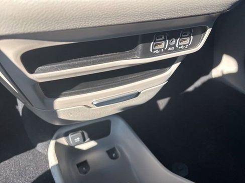 Used 2023 Chrysler Voyager LX FWD image 23