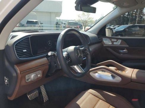 Used 2025 Mercedes-Benz GLS 450 4MATIC image 15