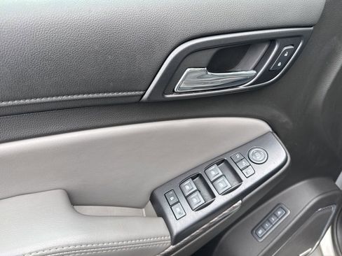 Used 2018 Chevrolet Suburban LT image 9