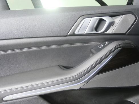 Used 2019 BMW X5 xDrive40i w/ M Sport Package AWD/4WD image 13