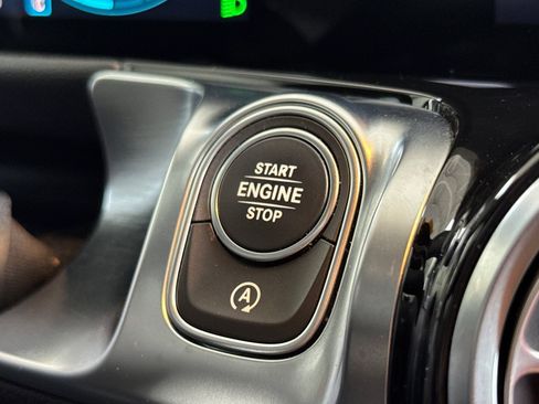 Used 2021 Mercedes-Benz GLB 250 4MATIC image 29