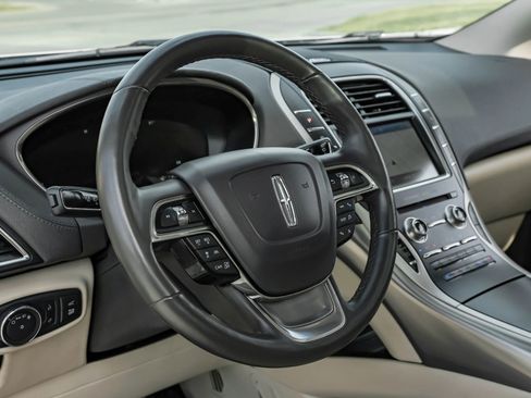 Used 2019 Lincoln Nautilus Reserve image 18