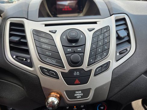 Used 2013 Ford Fiesta SE w/ Moon & Mood Pkg FWD image 18