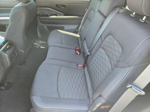 Used 2024 Nissan Pathfinder SV FWD image 13