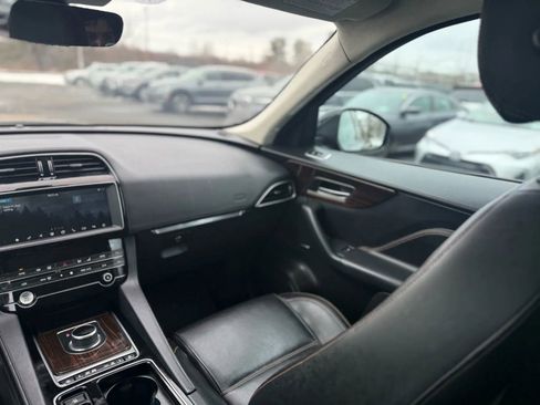 Used 2019 Jaguar F-PACE Prestige image 15