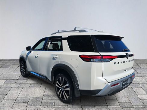 Used 2024 Nissan Pathfinder Platinum w/ Black Appearance Package image 5