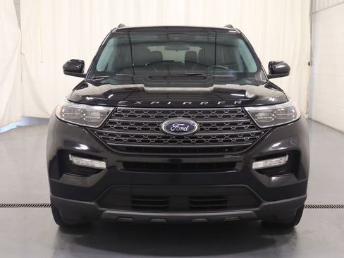Used 2023 Ford Explorer XLT w/ Equipment Group 202A AWD/4WD image 4