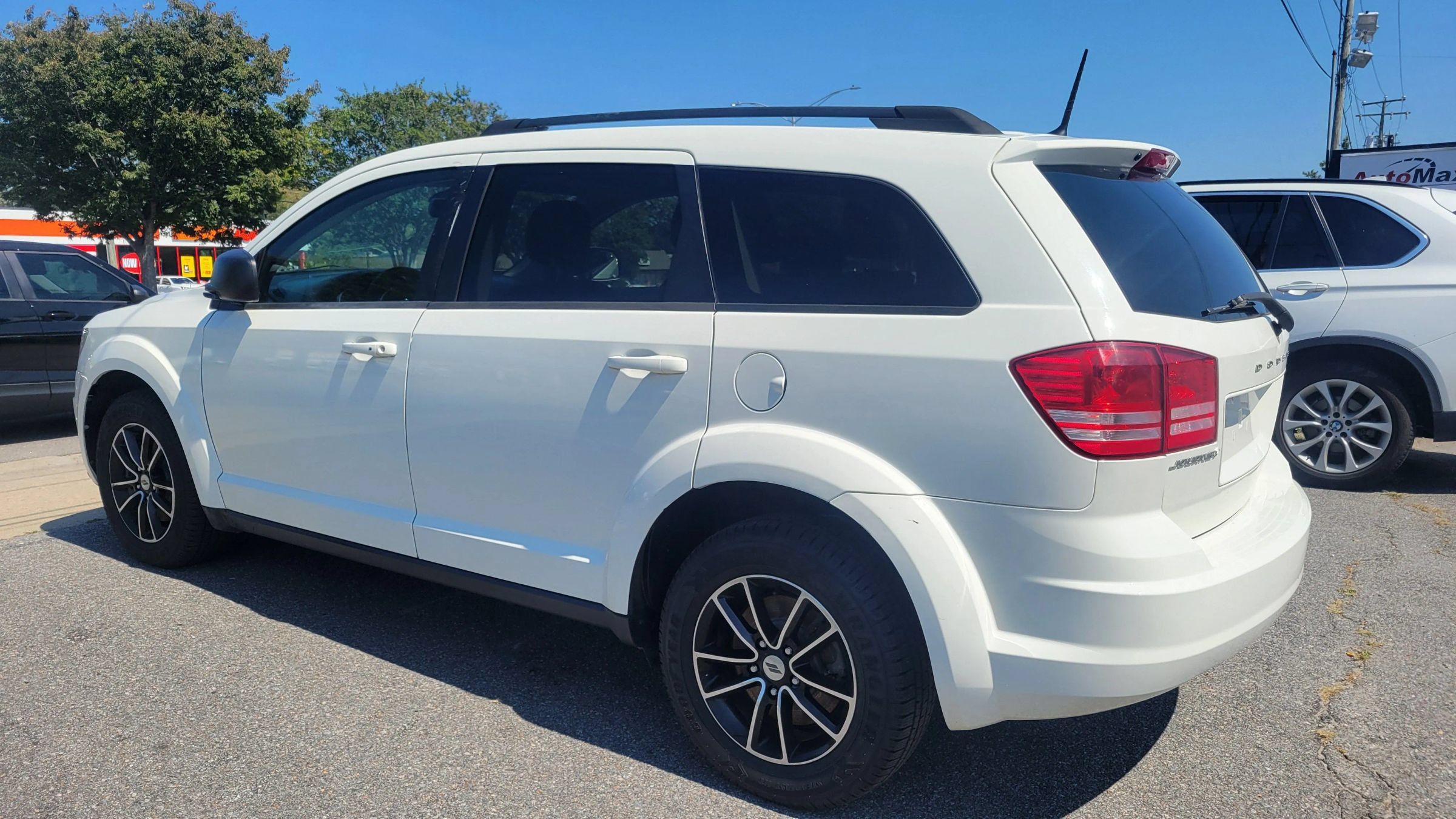 Used 2018 Dodge Journey SE w/ Blacktop Package FWD image 3
