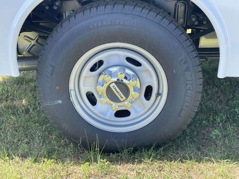 New 2026 Ford F250 XL w/ XL Chrome Package RWD image 33