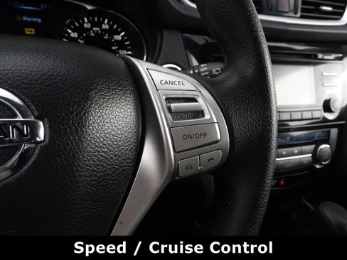 Used 2014 Nissan Rogue SV image 22