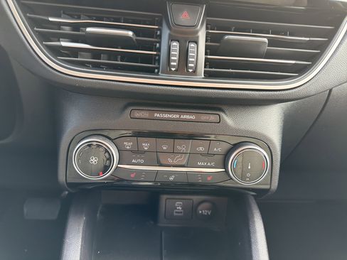 Used 2022 Ford Escape SE w/ Cold Weather Package image 19