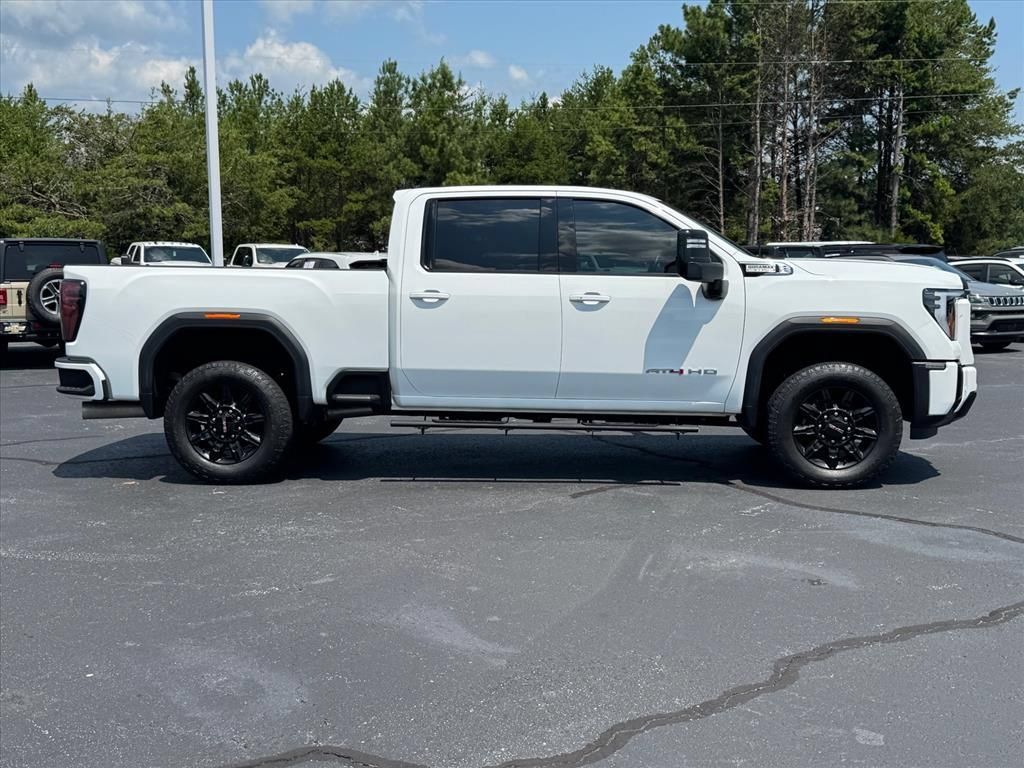 Used 2025 GMC Sierra 2500 AT4 AWD/4WD image 2