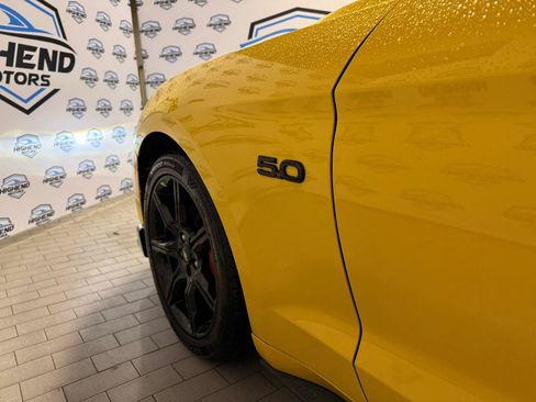 Used 2018 Ford Mustang GT w/ Black Accent Pkg RWD image 31